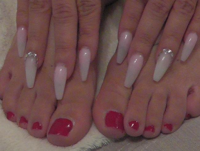 MinaMassimo Porno Video: Füße lackieren